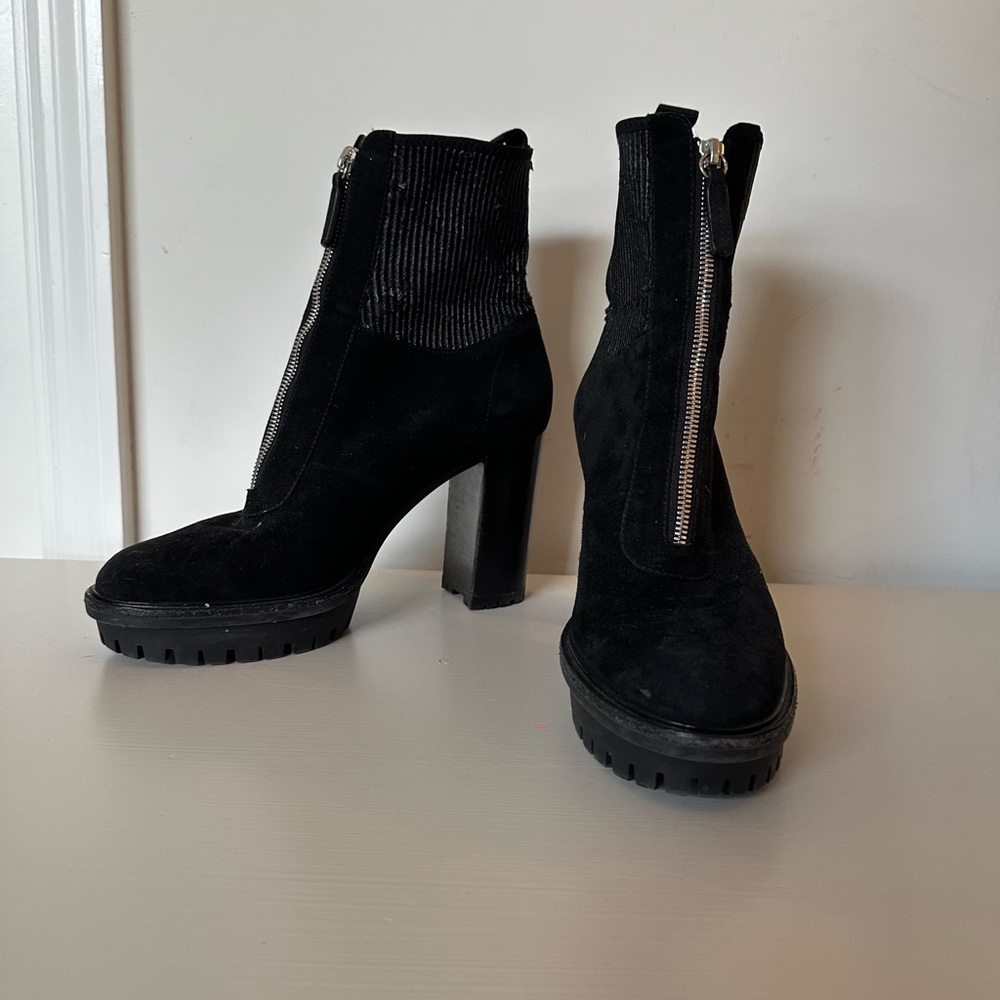 GIANVITO ROSSI Black Heeled Boots with Sleek Design